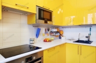 Угловая кухня на заказ в желтом глянце (3)