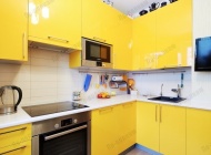 Угловая кухня на заказ в желтом глянце