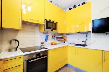 Угловая кухня на заказ в желтом глянце